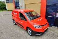 Toyota Proace city full wrap in gloss red en belettering