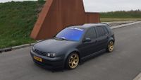 Volkswagen golf 4 compleet getint inclusief chameleon blauwe voorruit.